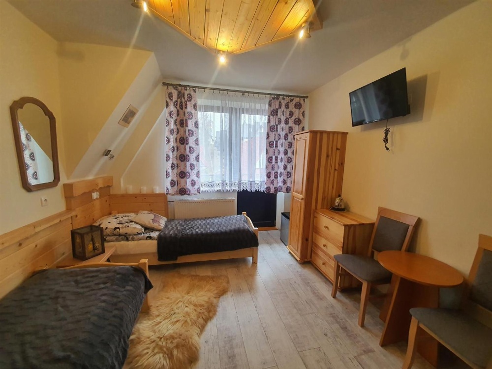 Room image 4